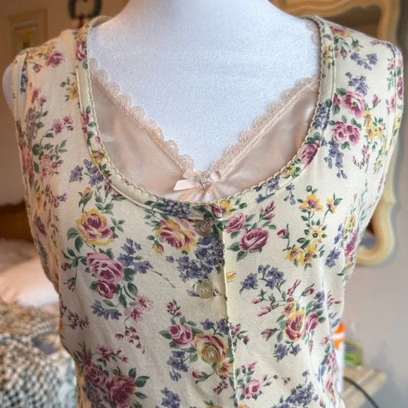 Erika Studio 90s Cottagecore Cream floral sleeveless Maxi Dress - Picture 3 of 7